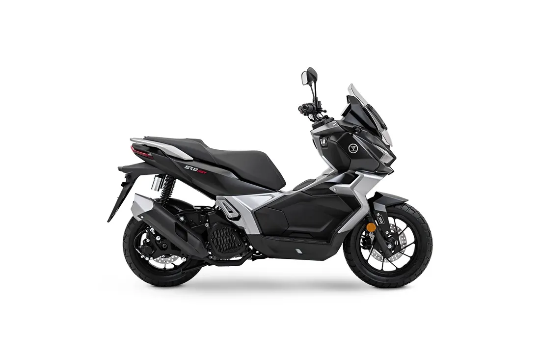 Voge Sfida SR1 ADV vista di profilo