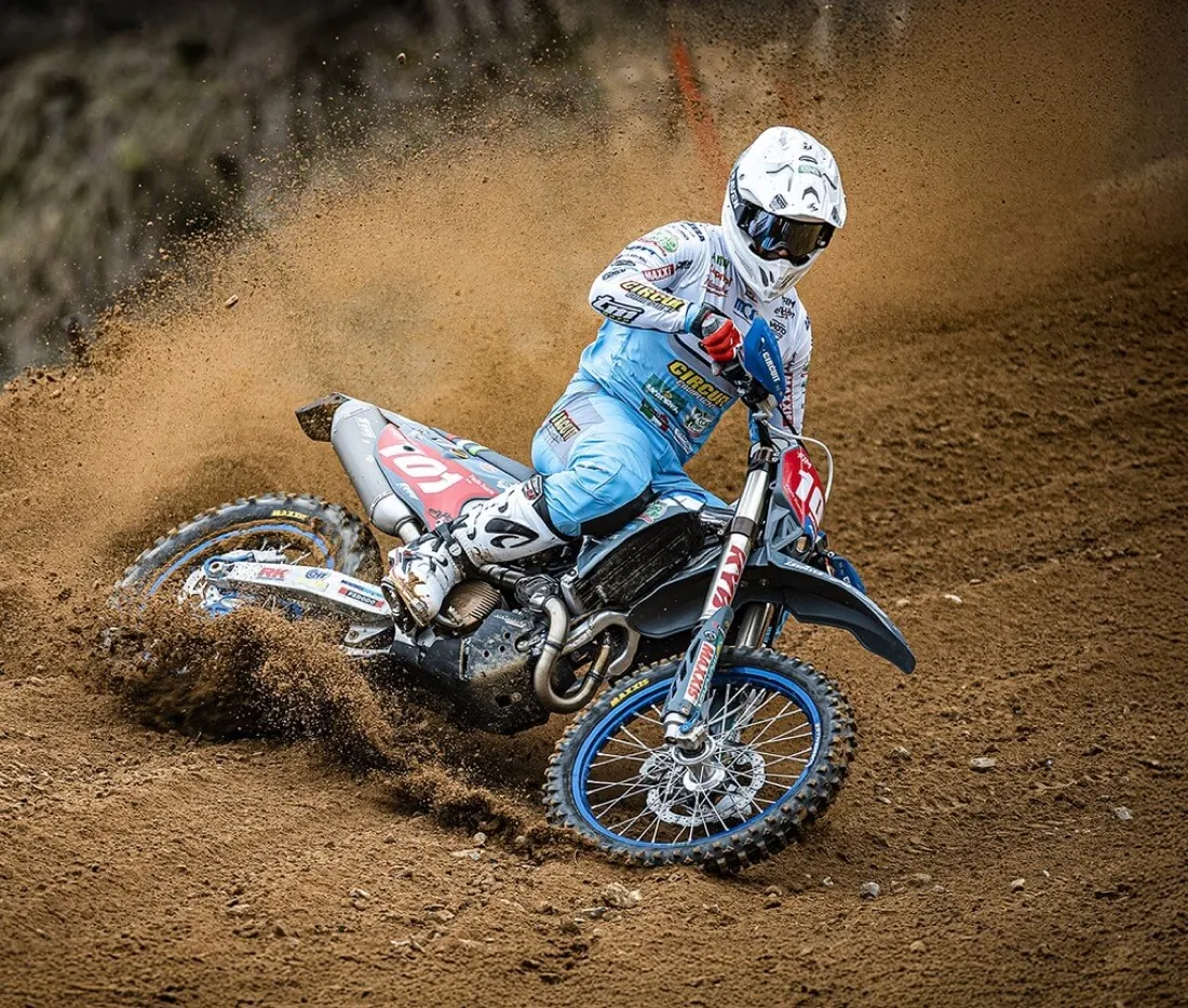 Moto da enduro TM in gara su sterrato